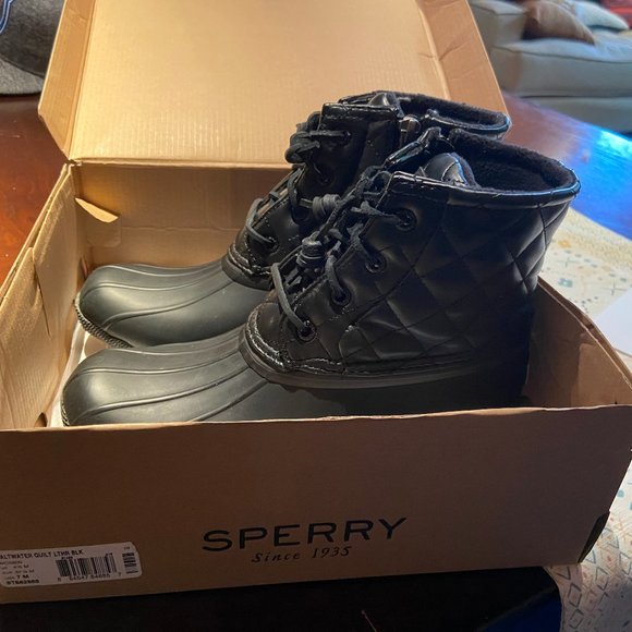 Sperry - Women's 'Saltwater - Quilted' Duck Boot - Picture 1 of 4